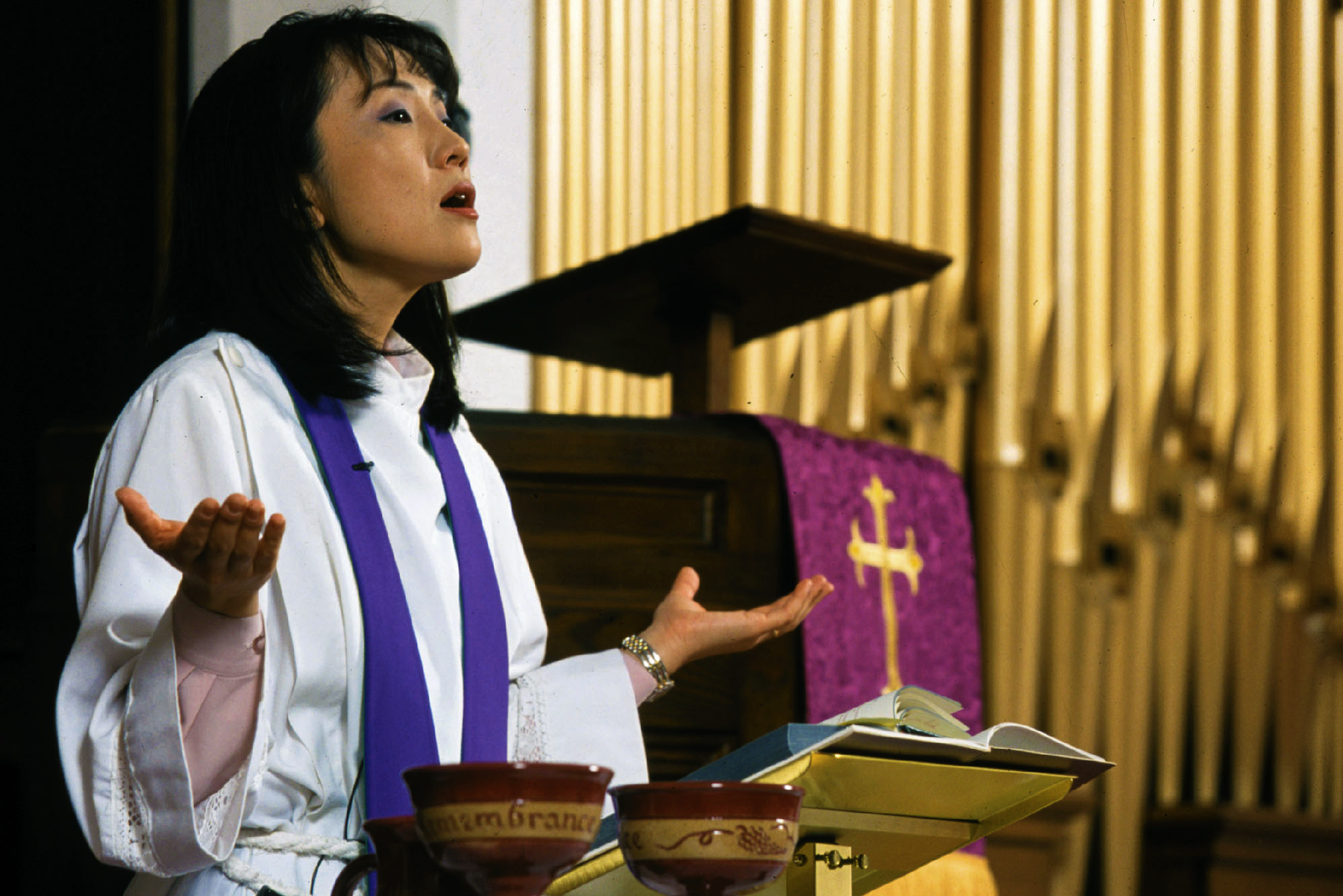 The Rev. HiRho Park presides over communion in Baltimore, MD. 2000 file photo by Mike DuBose, UMNS.