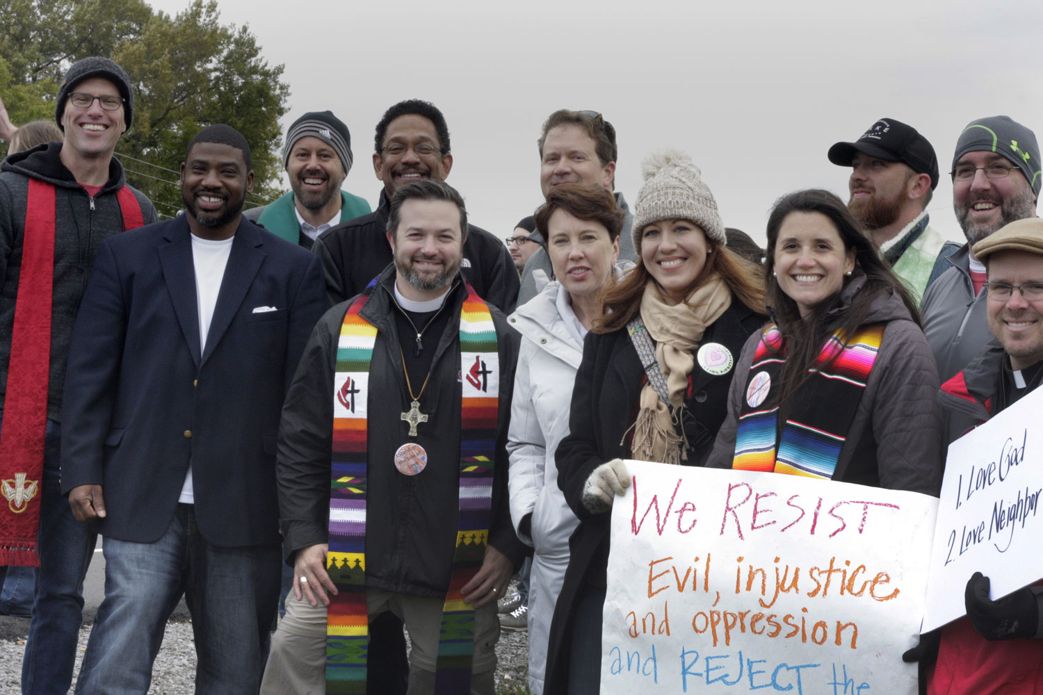 Cuando nos unimos a la iglesia, los metodistas unidos juramos servir a Jesús y resistir los poderes del mundo que se opongan al amor de Dios para todos los seres humanos. Foto por Kathy L. Gilbert, UMNS.