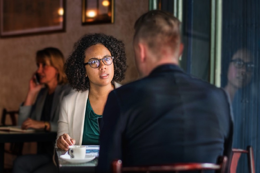 Des experts offrent des conseils pour rester connecté en cas de conflit. Photo de rawpixel.com via Pexels.com.