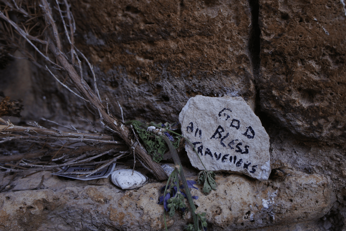 오랜 세월 동안 사람들은 하나님과 함께하는 시간을 통해 그들의 신앙을 성찰하고 더 깊은 믿음을 갖기 위해 순례길에 올랐다. 캔바 이미지. 