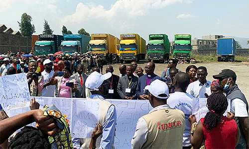 Kalehe flood survivors talk to Bishop Gabriel Unda of the East Congo Episcopal Area during a church distribution operation in Goma. (Photo: Jolie Shabani, UM News)