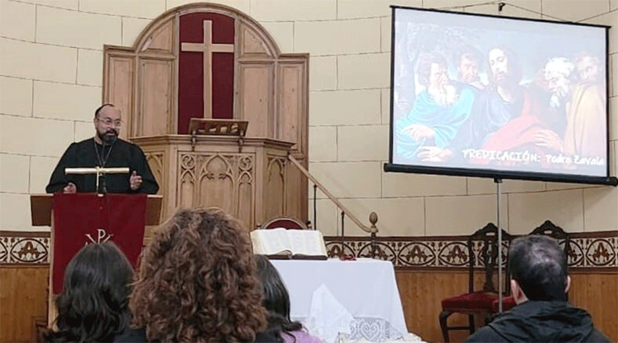 Missionary Pedro Zavala delivers a message at the Evangelical Church in Madrid, Spain, where he serves as a professor with the United Evangeical Theological Seminary. (Photo: Courtesy of Pedro Zavala)